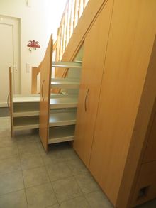 Treppenschrank mit Vollauszüge