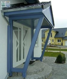 Hauseingangstür Überdachung Seitenschutz mit VSG Glas, Farbton nach RAL endlackiert
