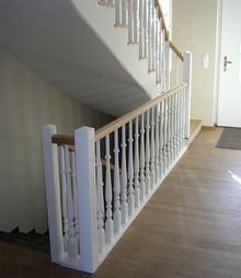 Galerie und Geländer für eine Betontreppe